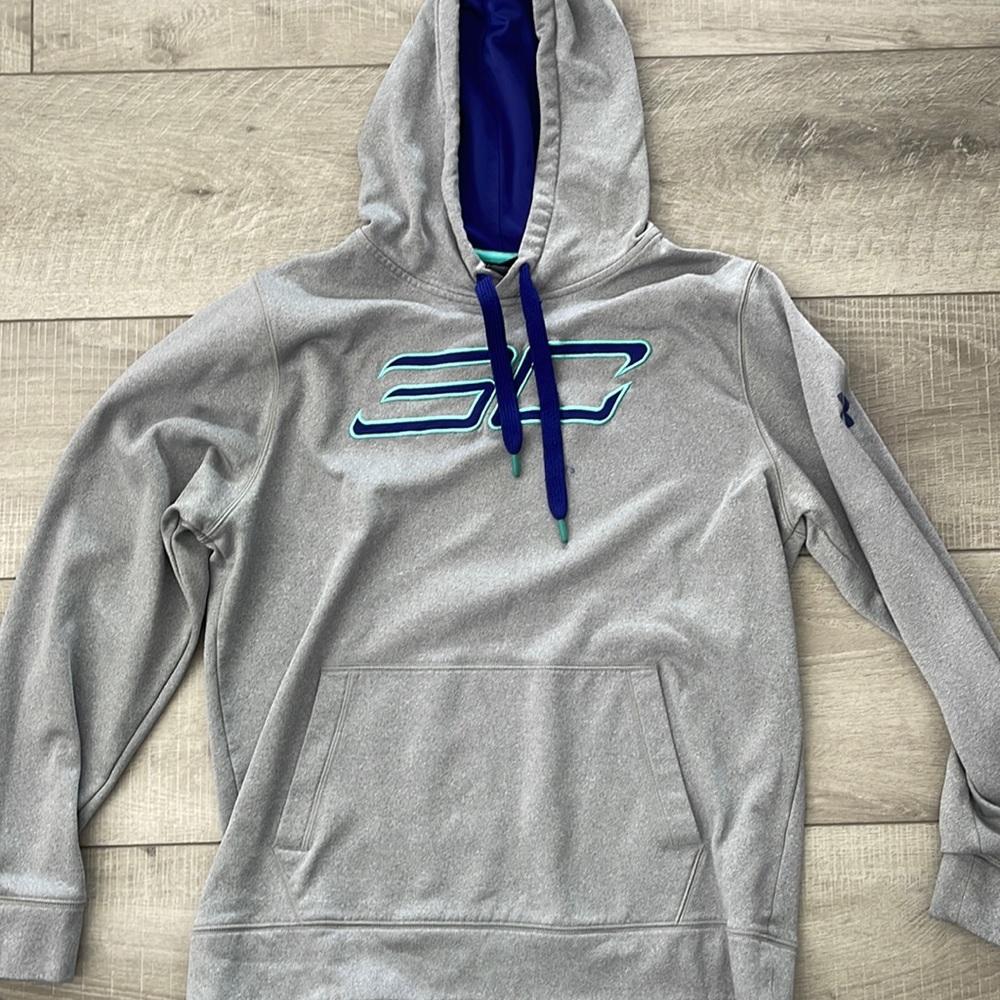 Under Armor Sweatshirt